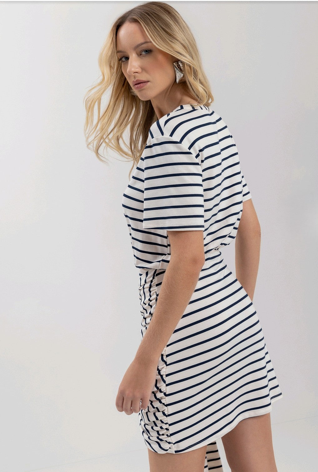 Vestido corto de rayas con lazada de Lez a Lez